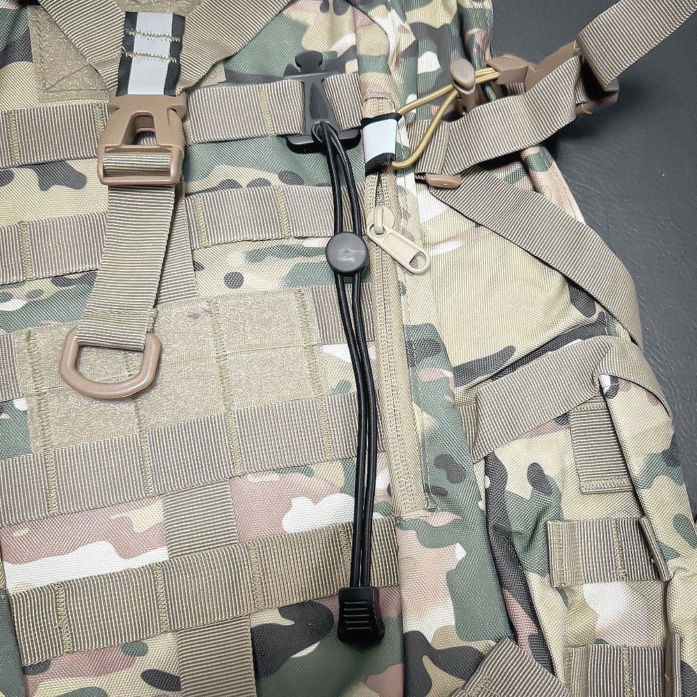 懐中電灯クリップ アウトドア バックパック 弾性ロープ 固定 - Outdoor Camping Backpack のレビューと価格